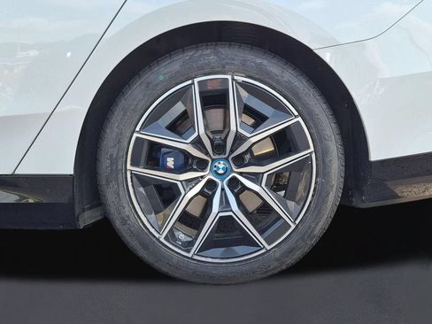 Used 2024 BMW i5 eDrive40i w/ M Sport Package RWD image 11