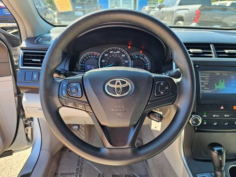 Used 2015 Toyota Camry LE FWD image 11