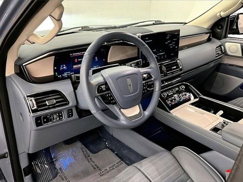 Used 2023 Lincoln Navigator Black Label image 12