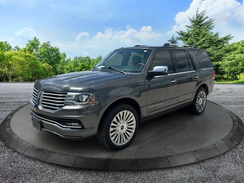 Used 2016 Lincoln Navigator Select image 1