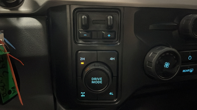 Used 2026 Ford F350 XLT w/ FX4 Off-Road Package AWD/4WD image 31