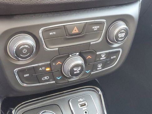 Used 2020 Jeep Compass Latitude image 22