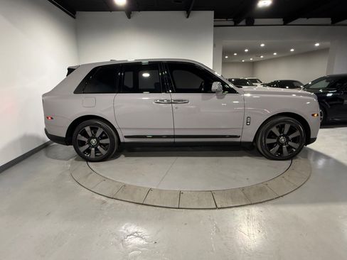 Used 2023 Rolls-Royce Cullinan w/ Cullinan Package image 16