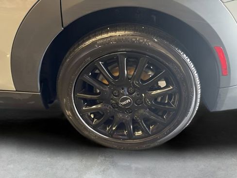 Used 2023 MINI Cooper 4-Door Hardtop image 25