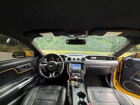 Used 2015 Ford Mustang Coupe RWD image 8