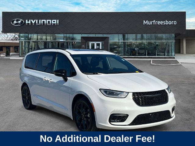 Used 2025 Chrysler Pacifica Limited FWD image 3