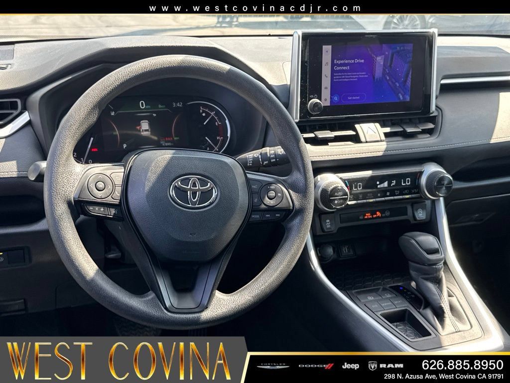 Used 2024 Toyota RAV4 XLE FWD image 30