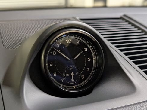 Certified 2025 Porsche Macan image 36