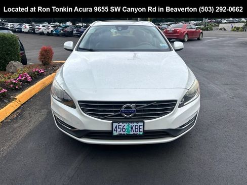 Used 2016 Volvo V60 T5 Premier FWD image 8