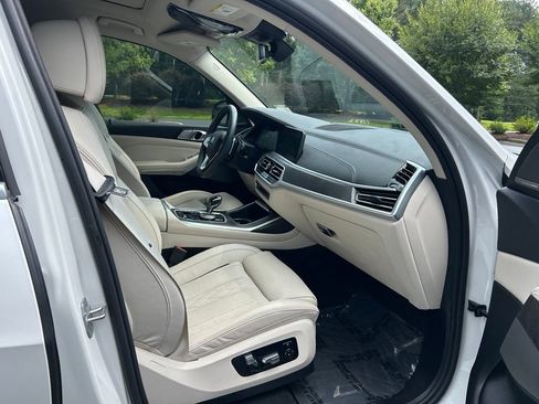 Used 2022 BMW X7 xDrive40i w/ Premium Package AWD/4WD image 44