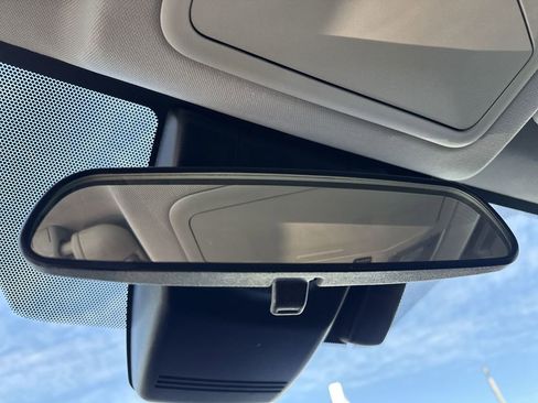 Used 2022 Toyota RAV4 XLE Premium image 34