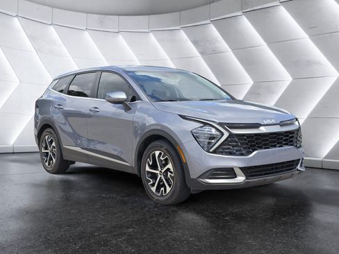 Used 2024 Kia Sportage EX FWD image 2