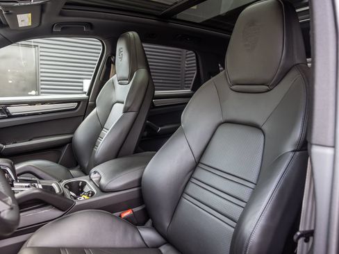 Certified 2023 Porsche Cayenne S AWD/4WD image 5