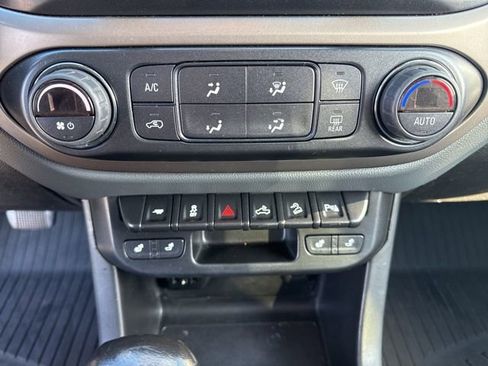 Used 2022 Chevrolet Colorado Z71 image 33