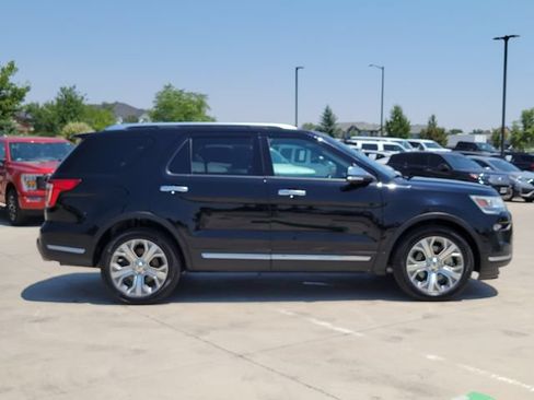 Used 2018 Ford Explorer Platinum AWD/4WD image 2