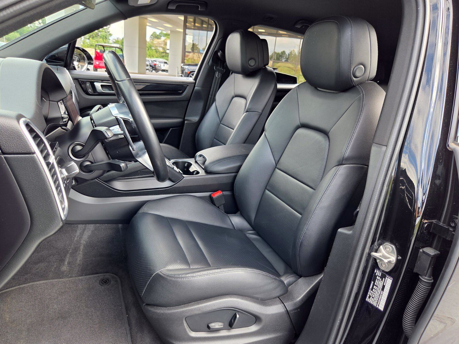 Used 2022 Porsche Cayenne AWD/4WD image 7