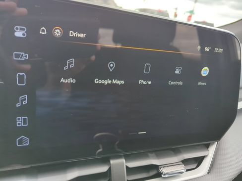 Used 2025 Chevrolet Equinox LT w/ Safety and Technology Package AWD/4WD image 16