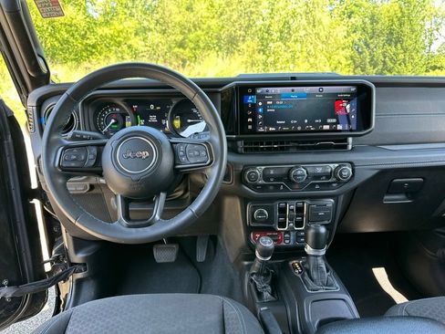 Used 2024 Jeep Wrangler Unlimited Rubicon 4xe AWD/4WD image 40