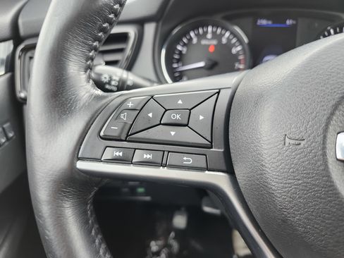 Used 2018 Nissan Rogue SL w/ Premium Package FWD image 36