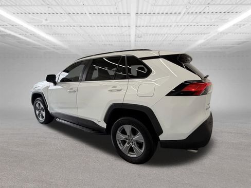 Used 2022 Toyota RAV4 LE AWD/4WD image 3