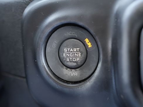 Used 2023 Jeep Wrangler Unlimited Sahara w/ Cold Weather Group AWD/4WD image 31