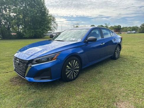 Used 2024 Nissan Altima 2.5 SV image 18