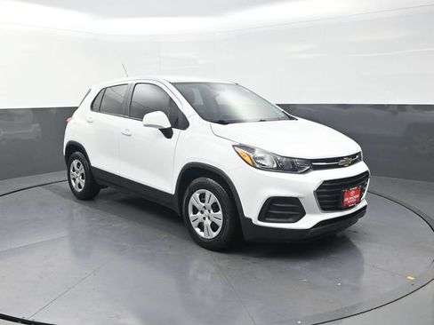 Used 2018 Chevrolet Trax LS FWD image 10