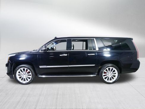 Used 2017 Cadillac Escalade ESV Luxury AWD/4WD image 4