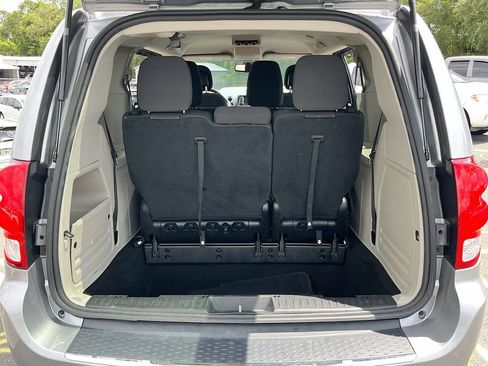 Used 2018 Dodge Grand Caravan SE w/ UConnect Hands-Free Group FWD image 24