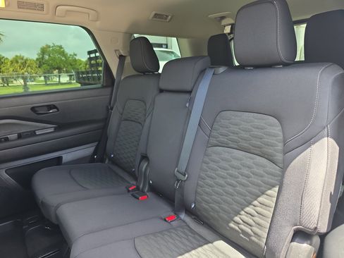 Used 2024 Nissan Pathfinder S FWD image 15