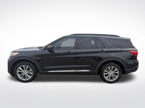 Certified 2023 Ford Explorer XLT w/ Equipment Group 202A AWD/4WD image 4