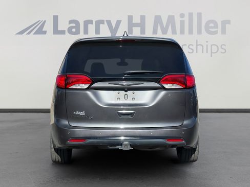 Used 2018 Chrysler Pacifica Touring Plus w/ S Appearance Package image 4