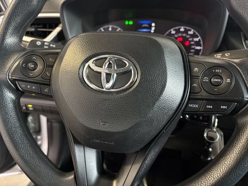 Used 2025 Toyota Corolla LE FWD image 27
