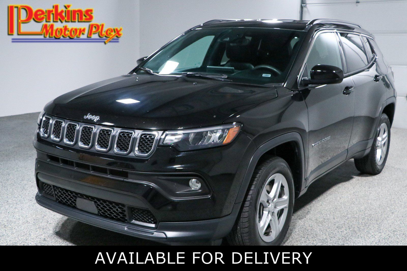 Used 2024 Jeep Compass Latitude AWD/4WD image 1