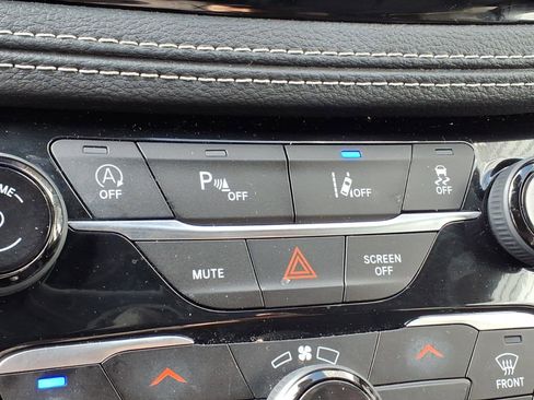 Used 2023 Chrysler Pacifica Touring-L w/ S Appearance Package image 14