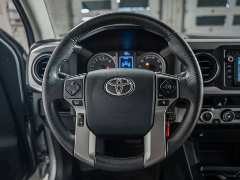 Used 2017 Toyota Tacoma SR5 image 31