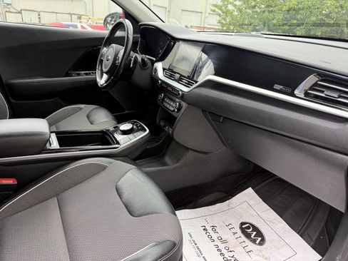 Used 2021 Kia Niro EX w/ Cold Weather Package FWD image 20