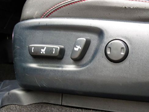 Used 2019 Toyota 4Runner TRD Off-Road Premium AWD/4WD image 14
