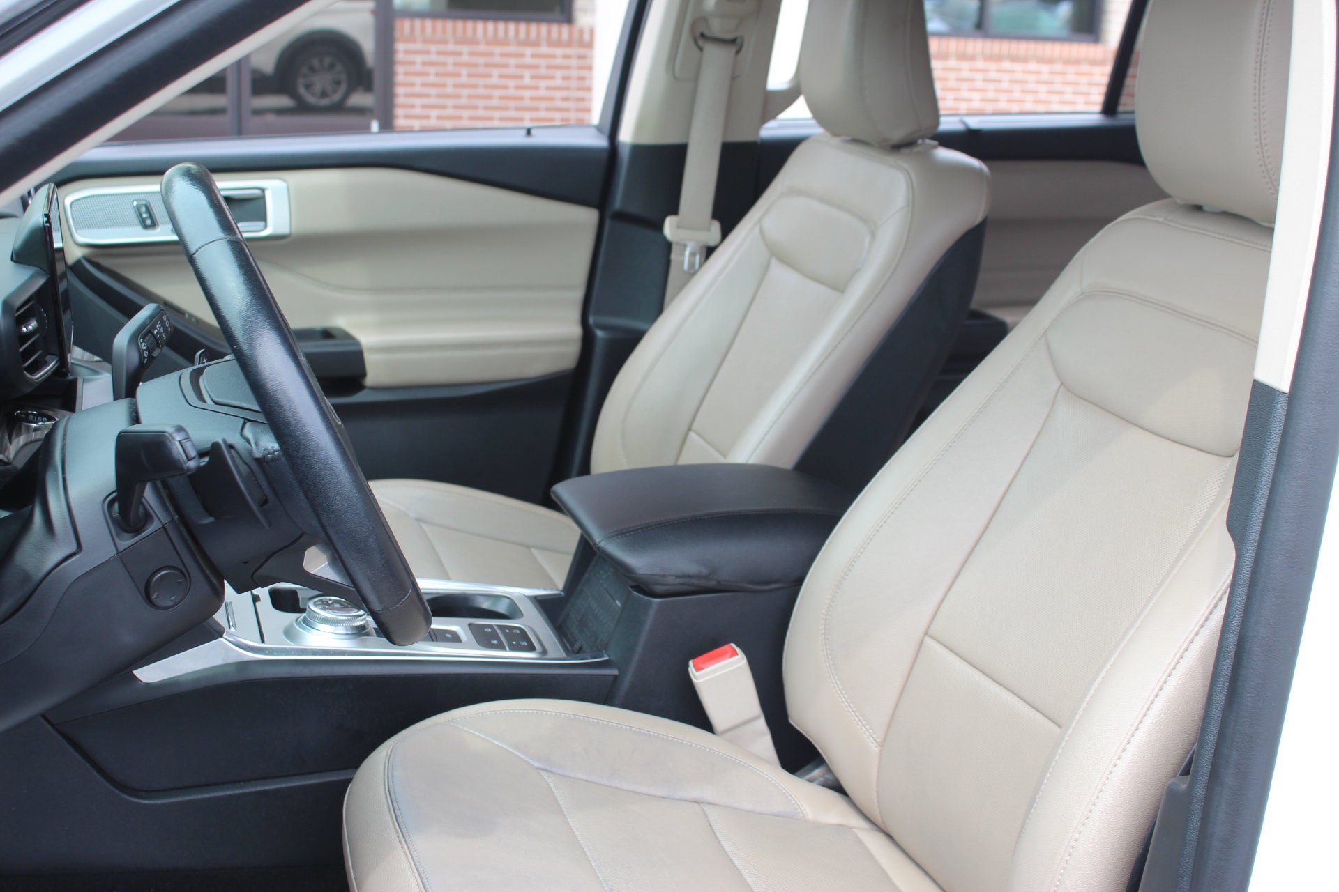 Used 2020 Ford Explorer Limited RWD image 14