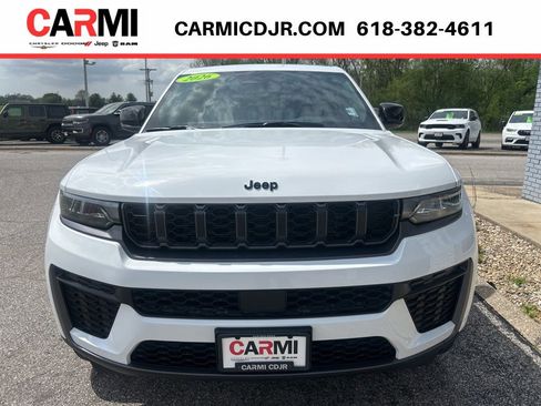 New 2026 Jeep Grand Cherokee Altitude AWD/4WD image 2