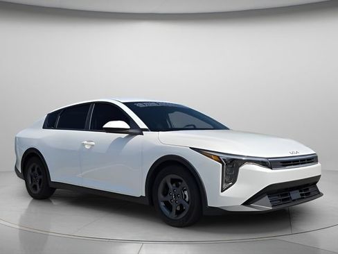 Certified 2026 Kia K4 FWD image 4