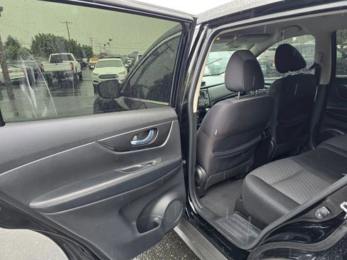 Used 2018 Nissan Rogue S AWD/4WD image 16