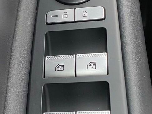 Certified 2025 Genesis GV80 3.5T e-SC AWD/4WD image 28