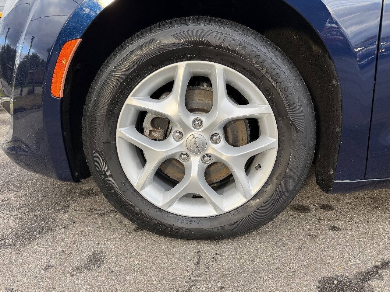 Used 2017 Chrysler Pacifica Touring-L Plus w/ Tire & Wheel Group FWD image 21