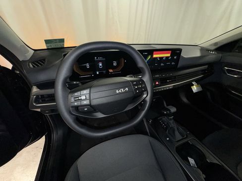 New 2025 Kia K4 LXS image 12