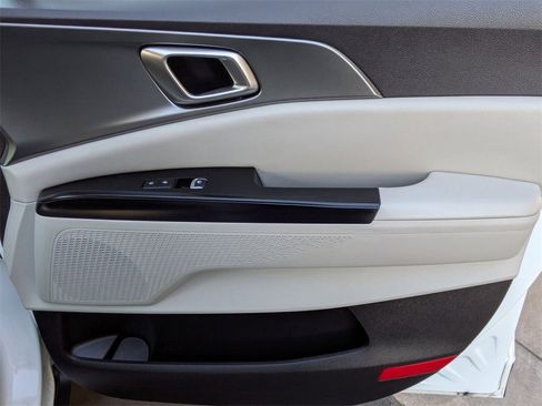 Used 2024 Kia Carnival LX image 34