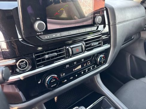 Used 2024 Nissan Pathfinder SV FWD image 24