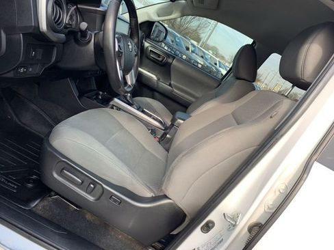 Certified 2023 Toyota Tacoma SR5 w/ Technology Package image 18