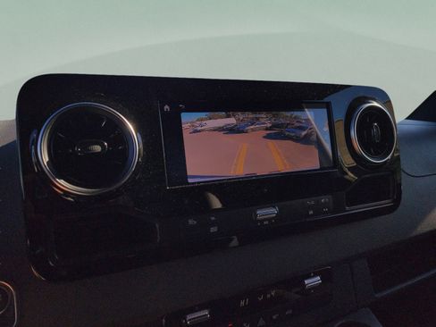 Used 2025 Mercedes-Benz Sprinter 2500 image 18