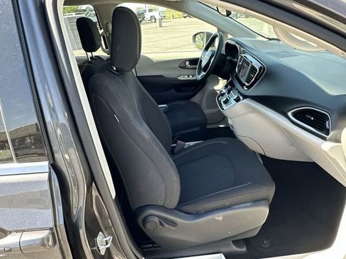 Used 2023 Chrysler Voyager LX FWD image 24